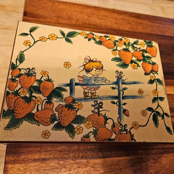 vintage strawberry short cake jewelry music box plays where do I begin - Picture 1 of 7